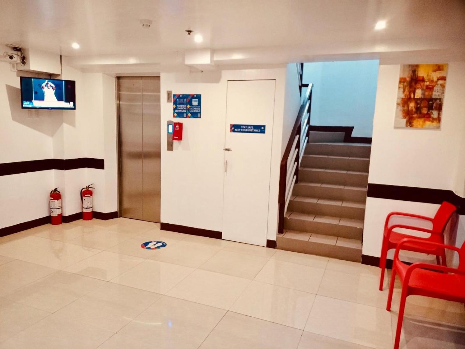 Oyo 888 City Stay Inns Fortview Bgc Pasig City エクステリア 写真